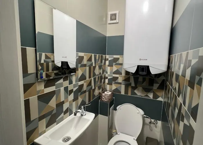 2 Bedrooms, 2 Wc, Free Parking, Center Location, Sunny Bijou Flat * וארנה