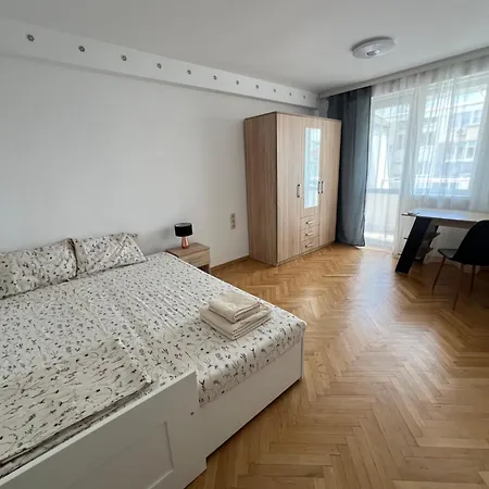 2 Bedrooms, 2 Wc, Free Parking, Center Location, Sunny Bijou Flat 아파트