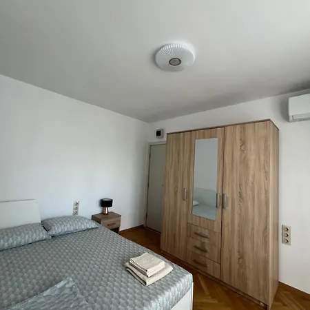 아파트 2 Bedrooms, 2 Wc, Free Parking, Center Location, Sunny Bijou Flat 바르나