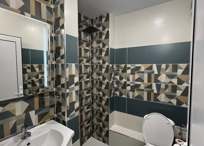 아파트 2 Bedrooms, 2 Wc, Free Parking, Center Location, Sunny Bijou Flat *